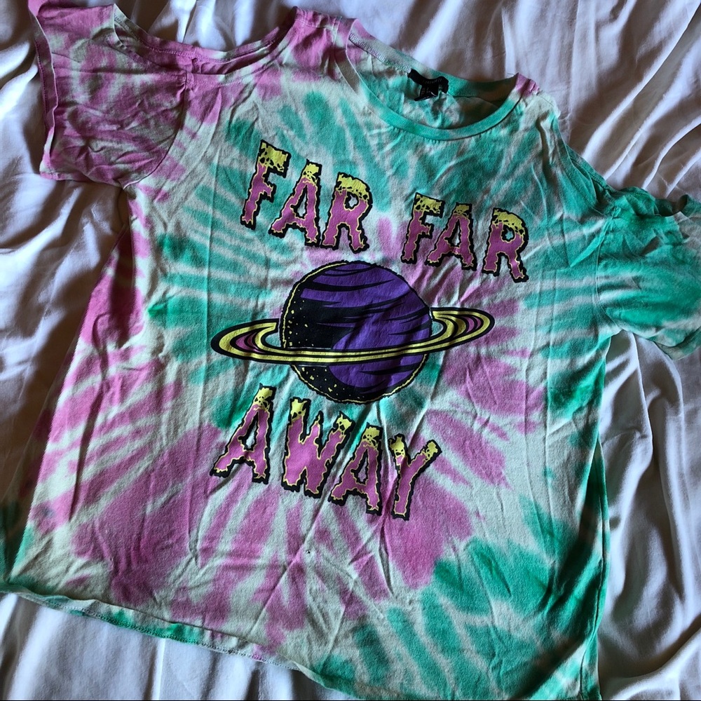 👽Tie Dye Cold Shoulder Graphic tee👽